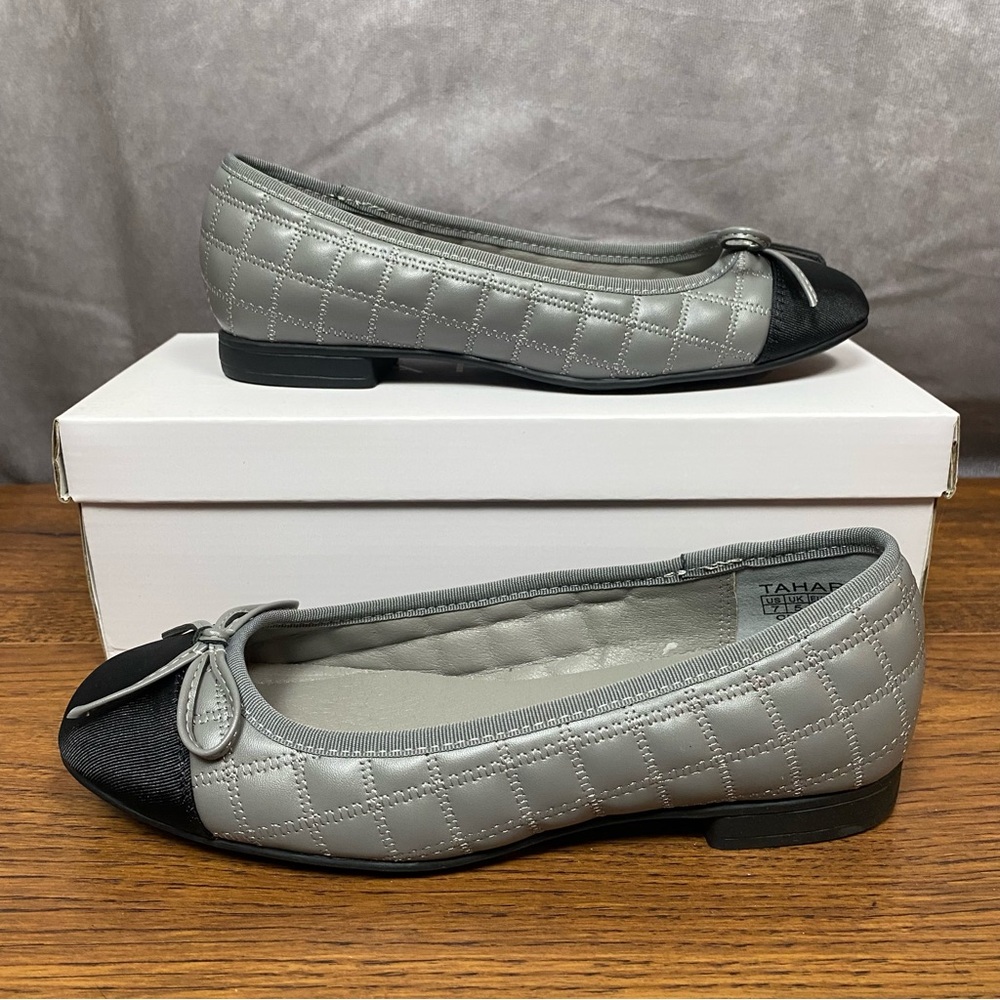 Tahari Womens Size 7 Gray Black Chateau Ballet Flats Cap Toe Bow Quilted Comfort - Picture 2 of 8